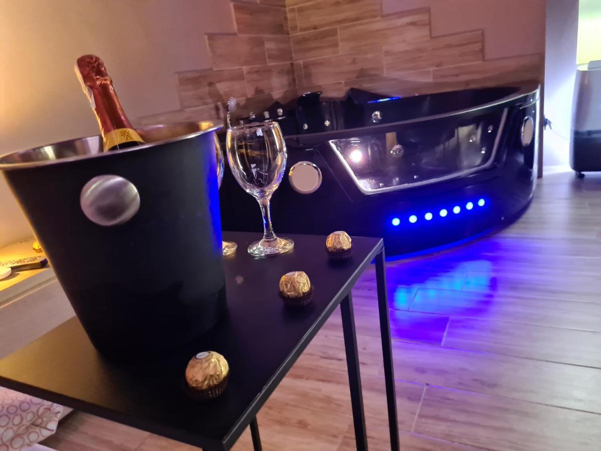 Z Jacuzzi Kraków