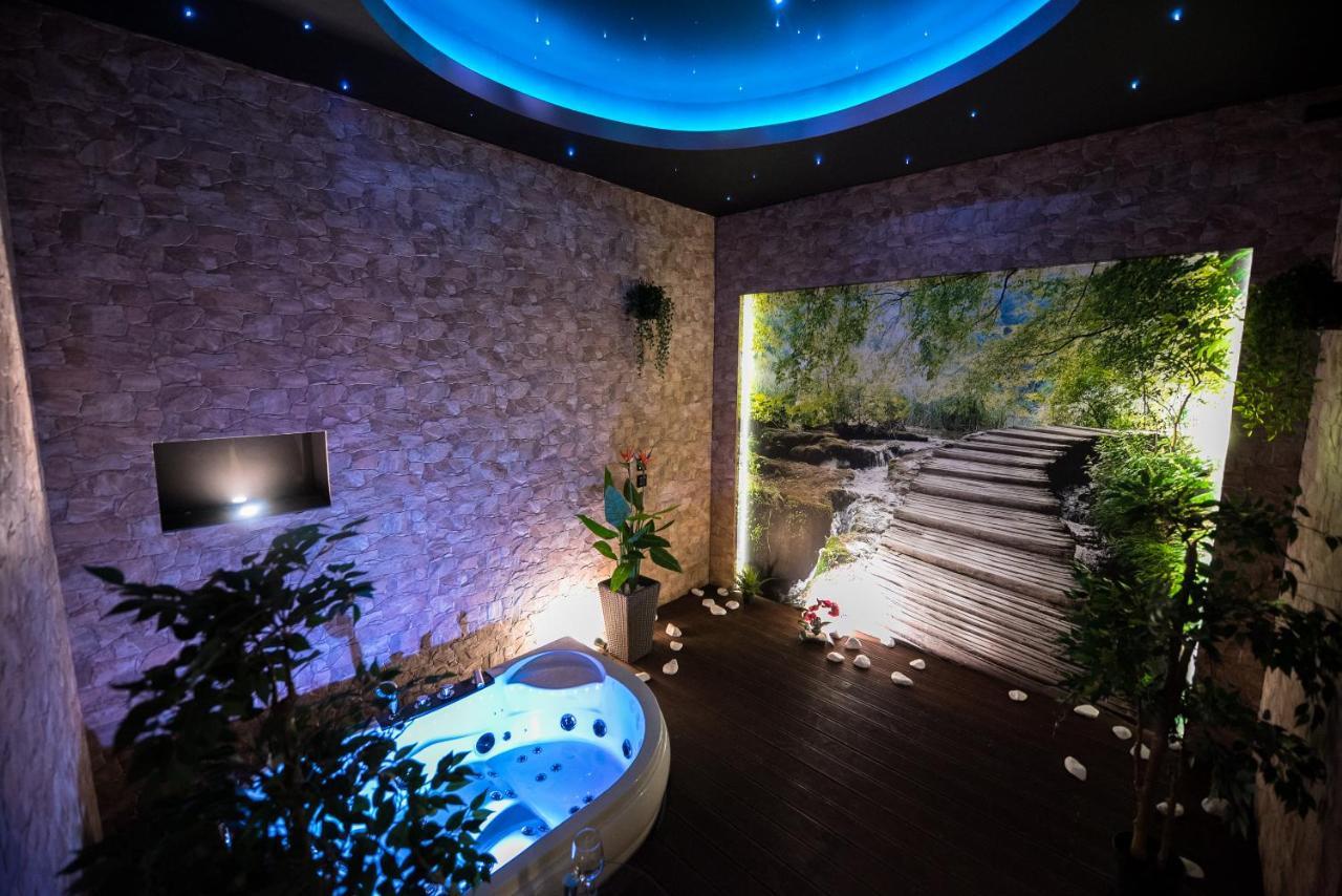 Z Jacuzzi Apartament *